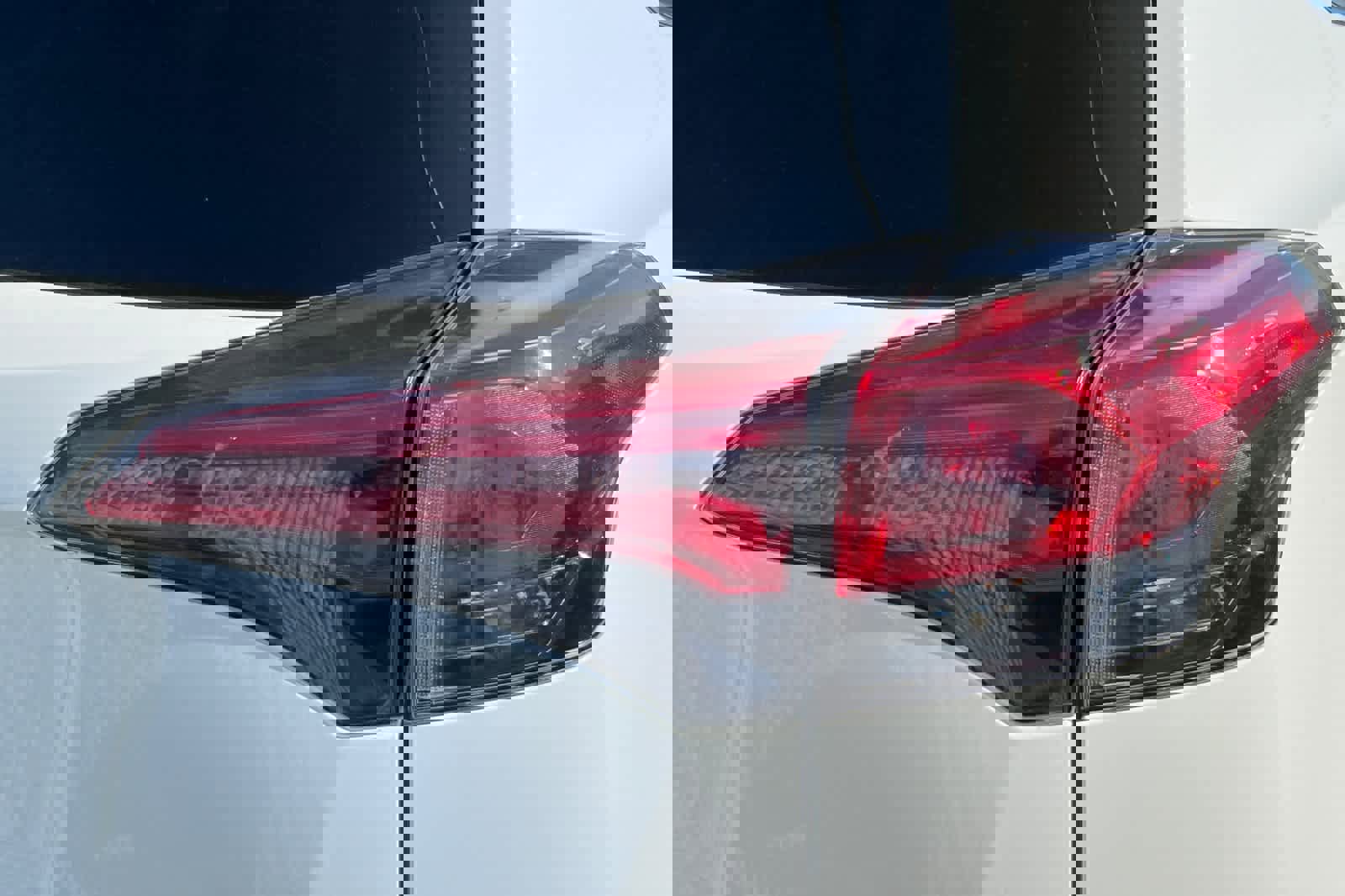 Used 2018 Toyota RAV4 XLE image 17