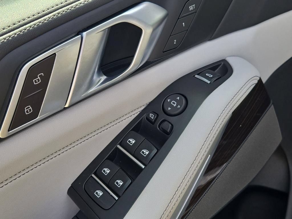Used 2024 BMW X5 sDrive40i w/ Executive Package RWD image 16