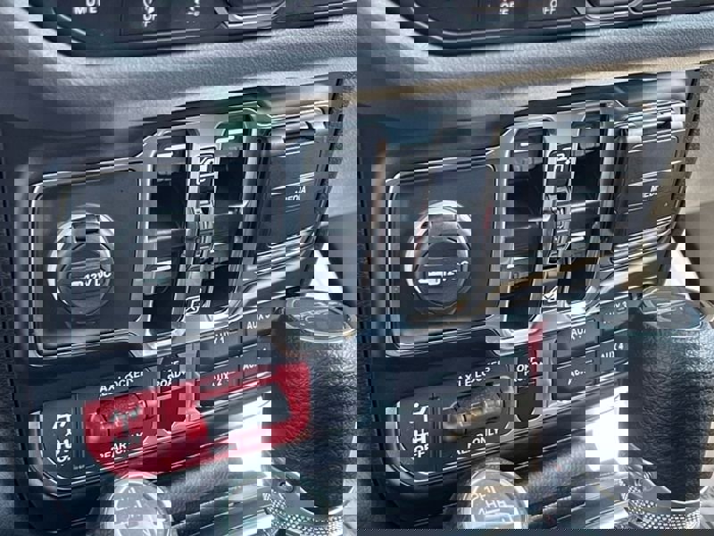 Used 2024 Jeep Gladiator Mojave w/ Technology Group image 23