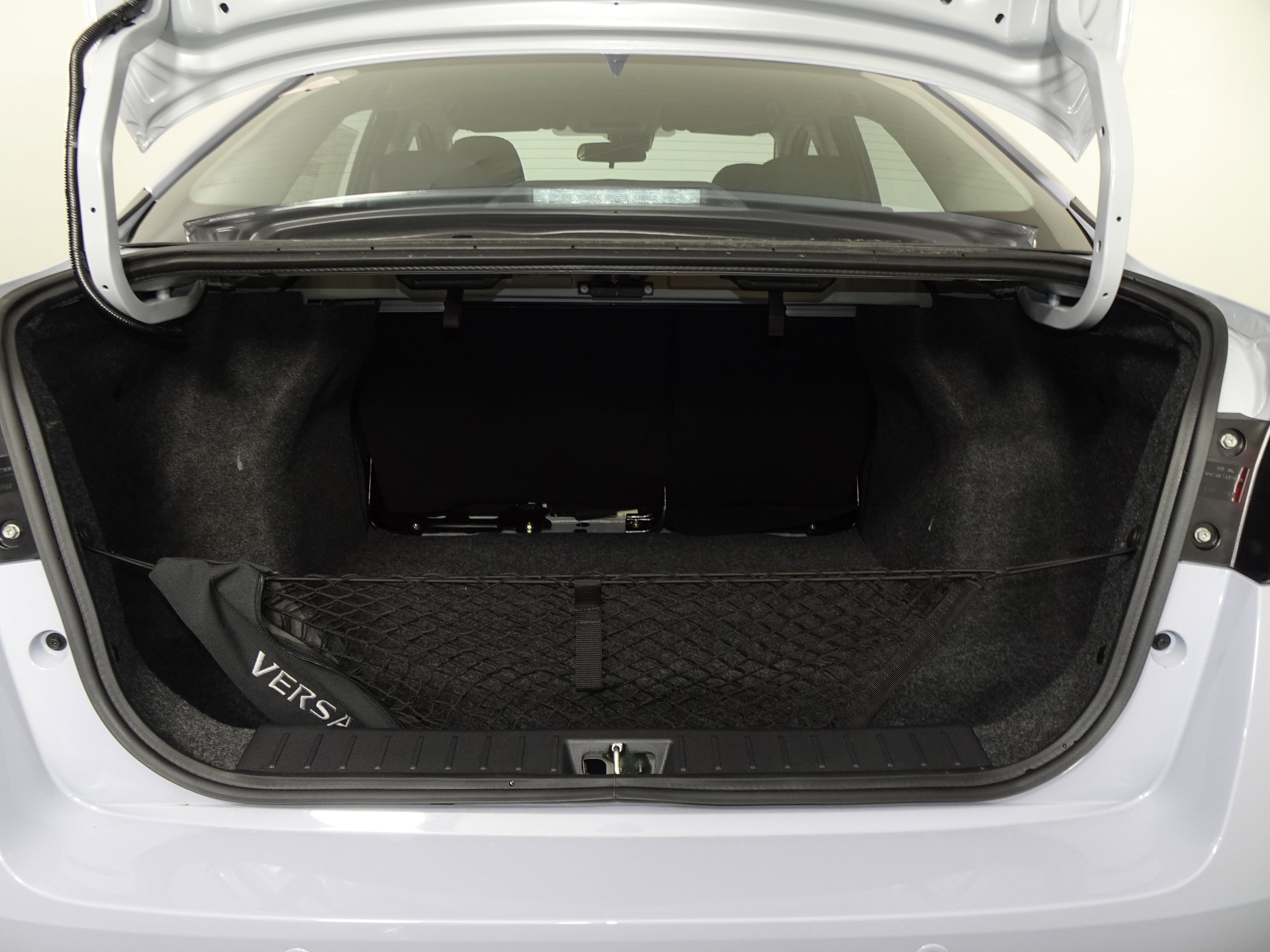 New 2025 Nissan Versa SR w/ Trunk Package image 11