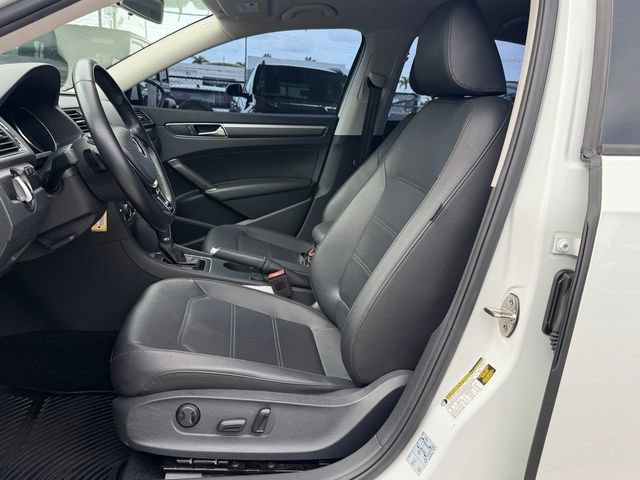 Used 2018 Volkswagen Passat 2.0T R-Line FWD image 10