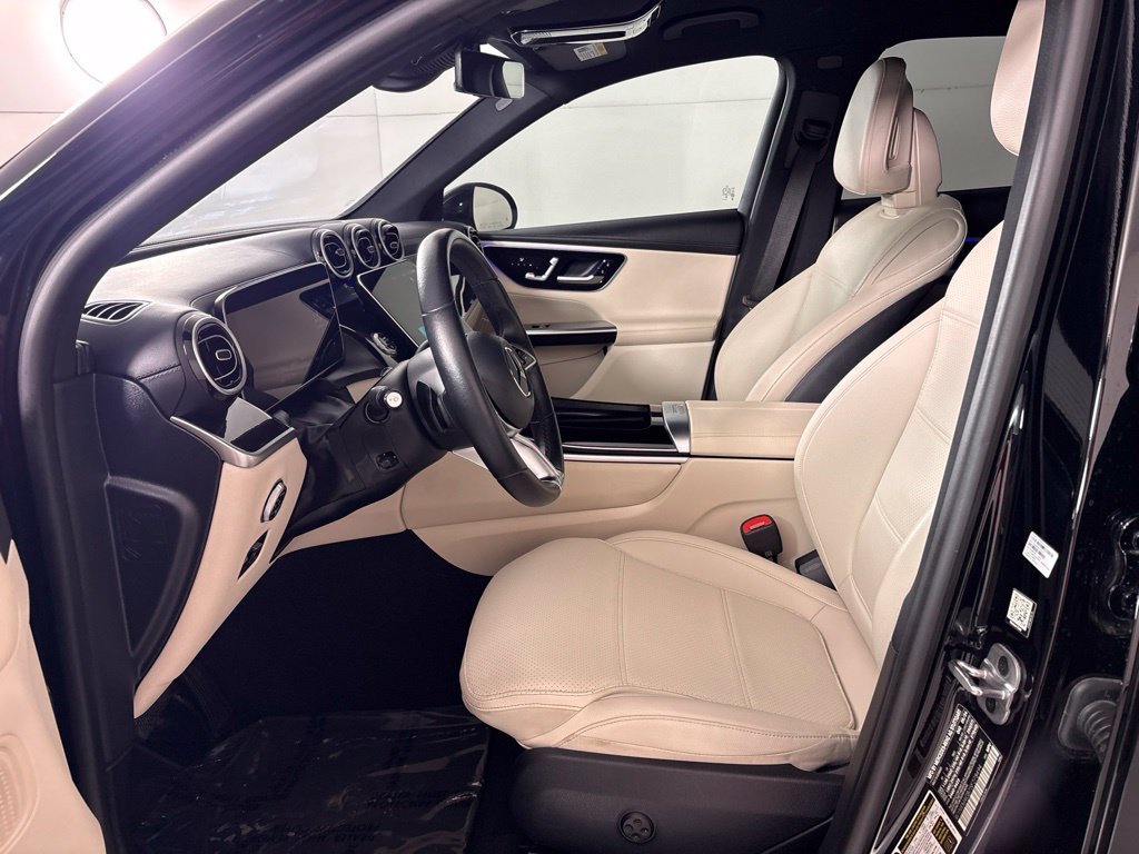 Used 2025 Mercedes-Benz GLC 300 image 28