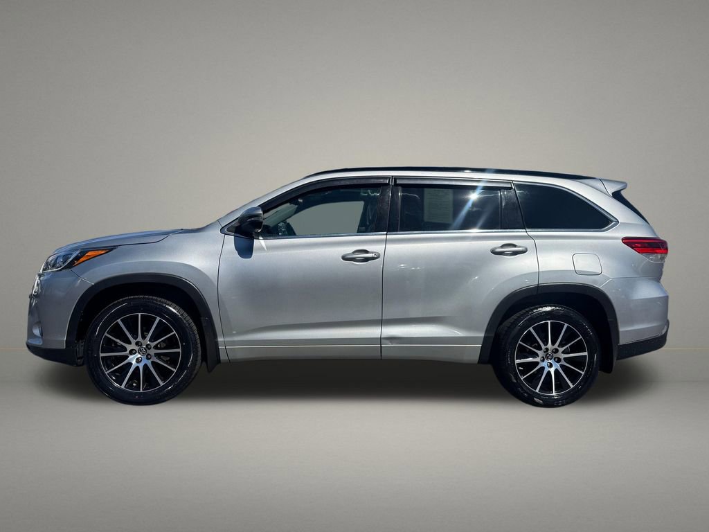 Used 2017 Toyota Highlander SE AWD/4WD image 2