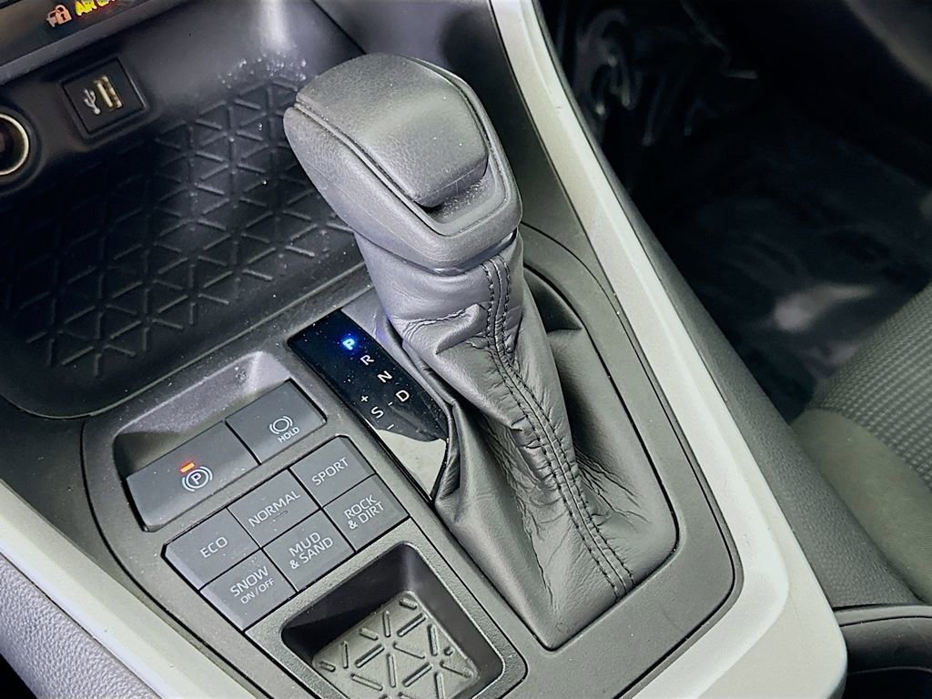 Used 2024 Toyota RAV4 LE image 28