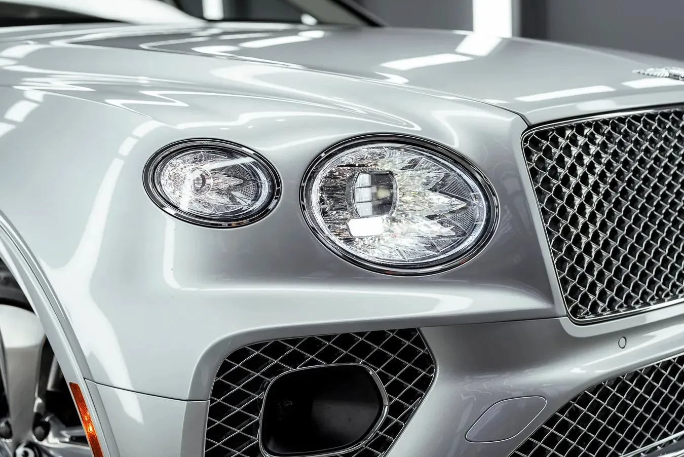 Used 2023 Bentley Bentayga AWD/4WD image 39
