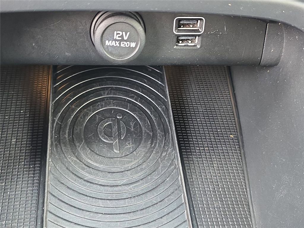 Used 2019 Volvo XC40 T5 Momentum image 20