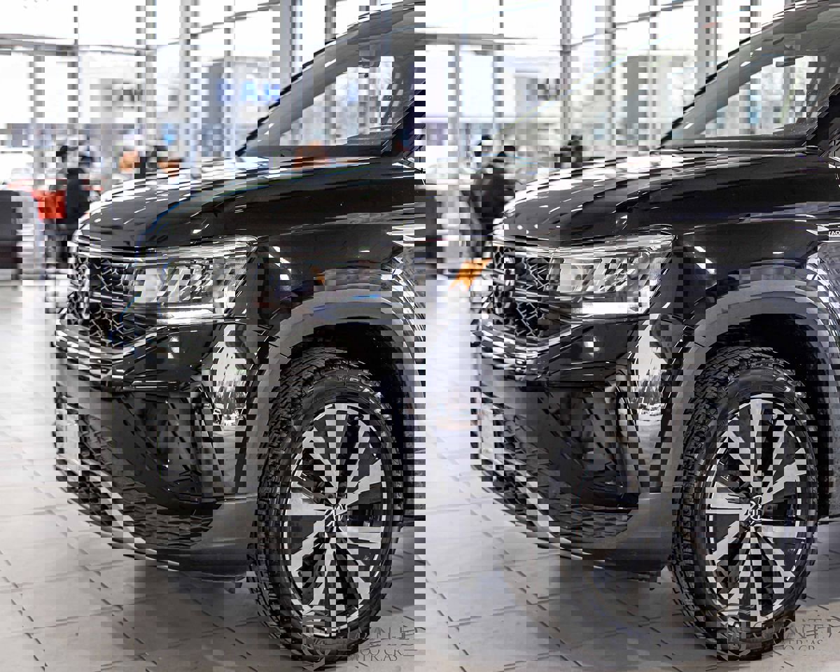 Used 2022 Volkswagen Taos SE image 4