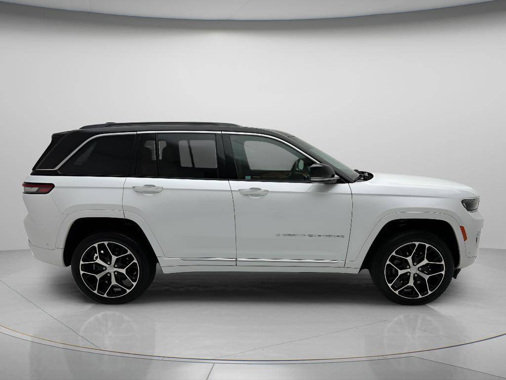 Used 2023 Jeep Grand Cherokee Summit AWD/4WD image 2