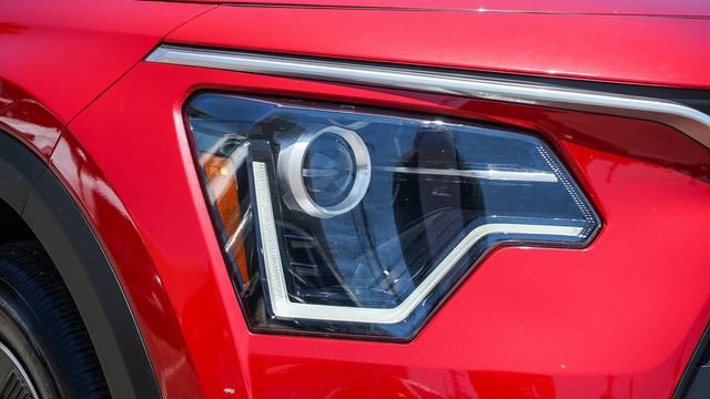 Certified 2025 Kia Niro EX FWD image 6
