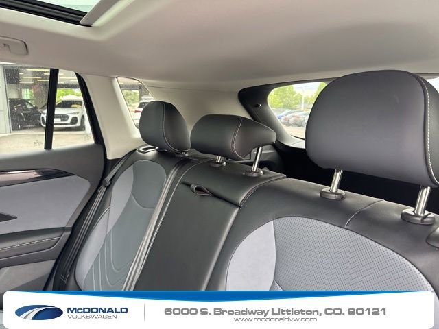 Used 2025 Volkswagen Tiguan SE AWD/4WD image 17