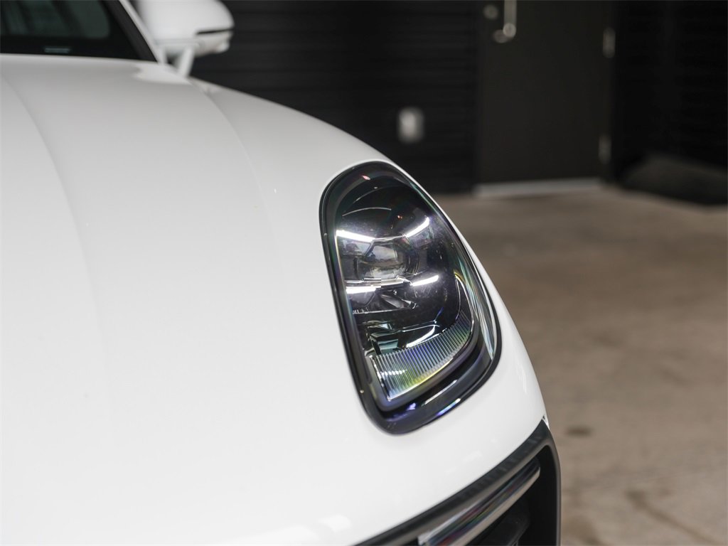 Used 2025 Porsche Macan image 11