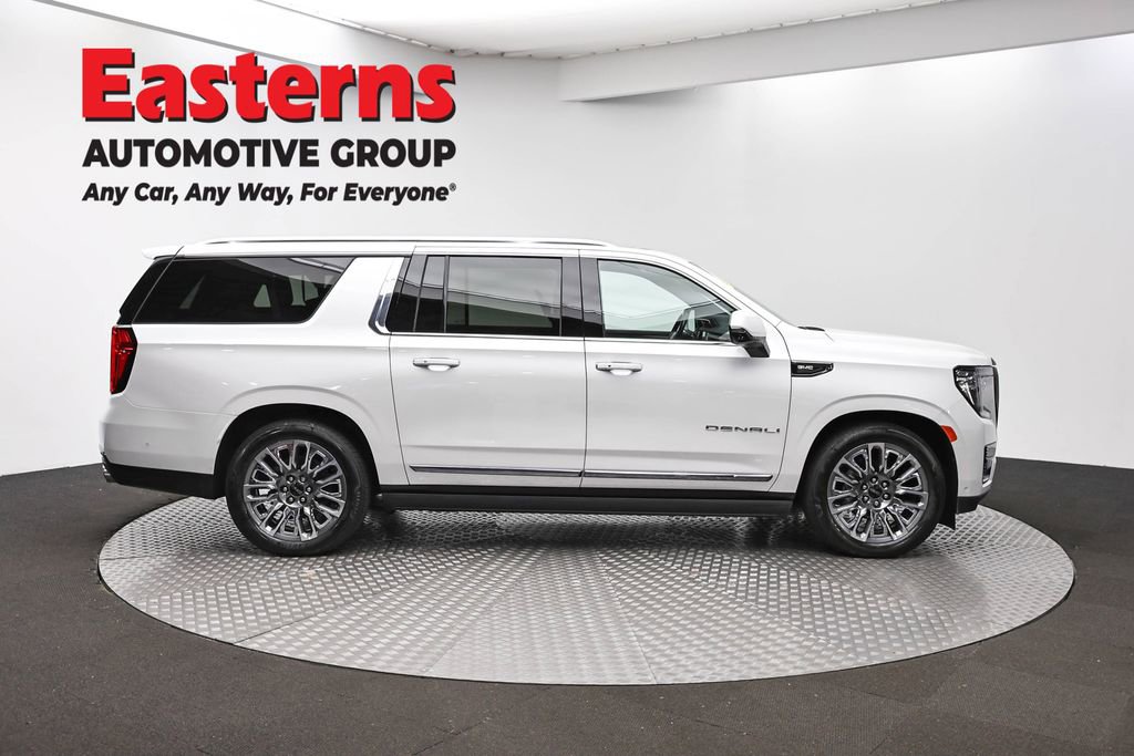 Used 2023 GMC Yukon XL Denali Ultimate w/ LPO, Floor Liner Package AWD/4WD image 4
