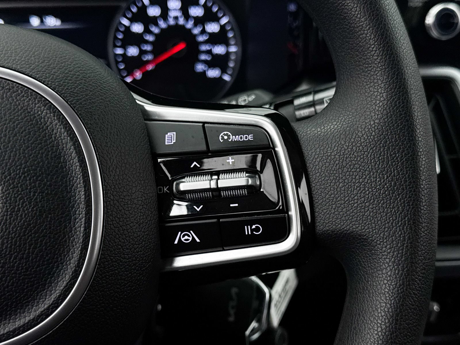Certified 2023 Kia Sorento LX FWD image 34