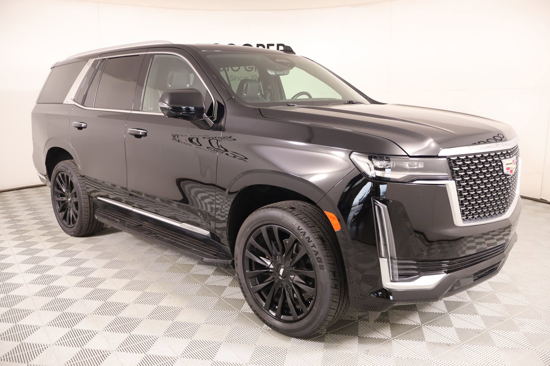 Used 2023 Cadillac Escalade Premium Luxury image 1