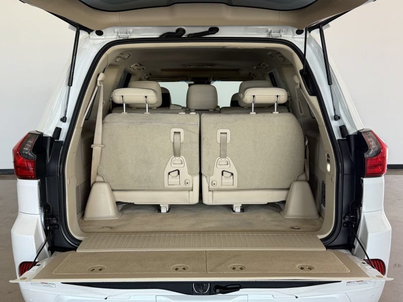 Used 2019 Lexus LX 570 4WD w/ Luxury Package image 9