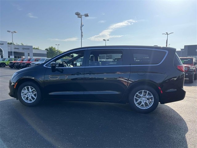 New 2025 Chrysler Voyager LX image 4