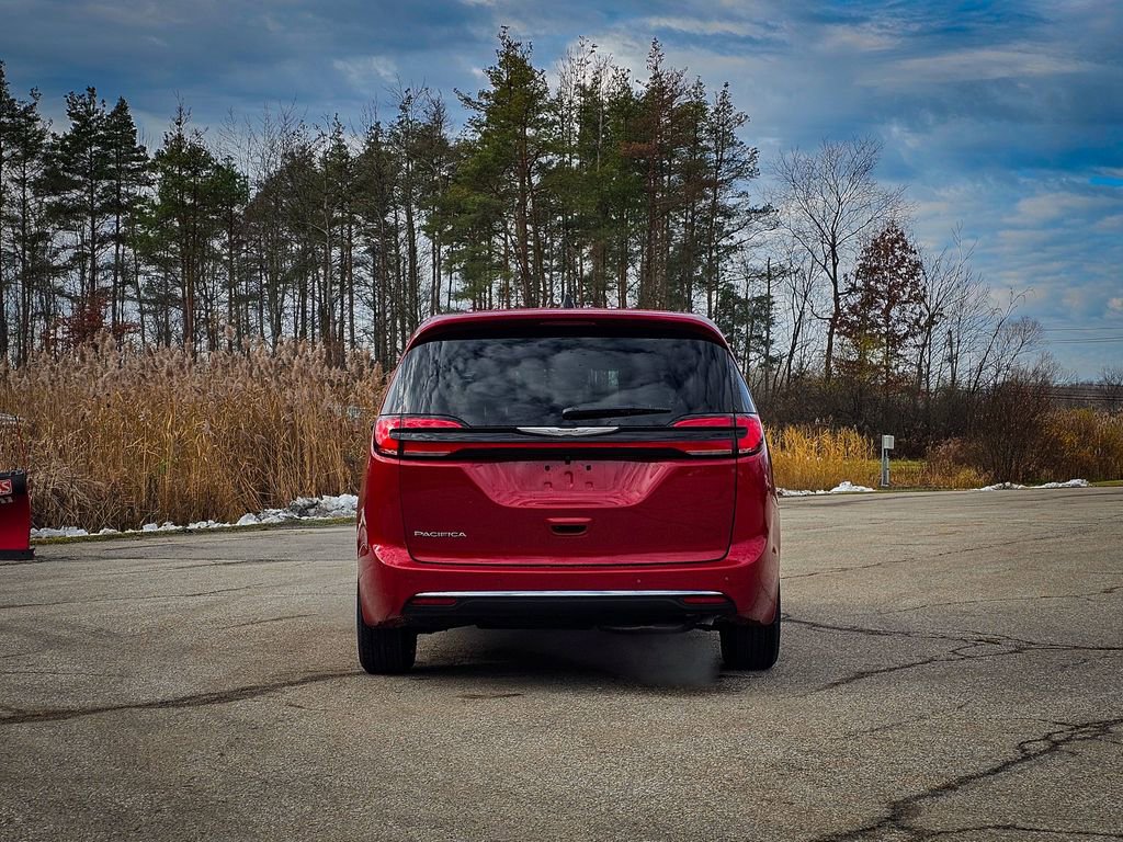New 2026 Chrysler Pacifica Select image 5