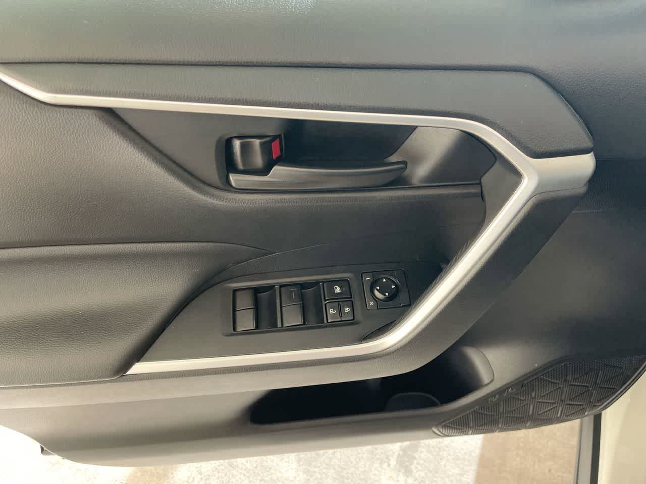 Certified 2022 Toyota RAV4 LE AWD/4WD image 13