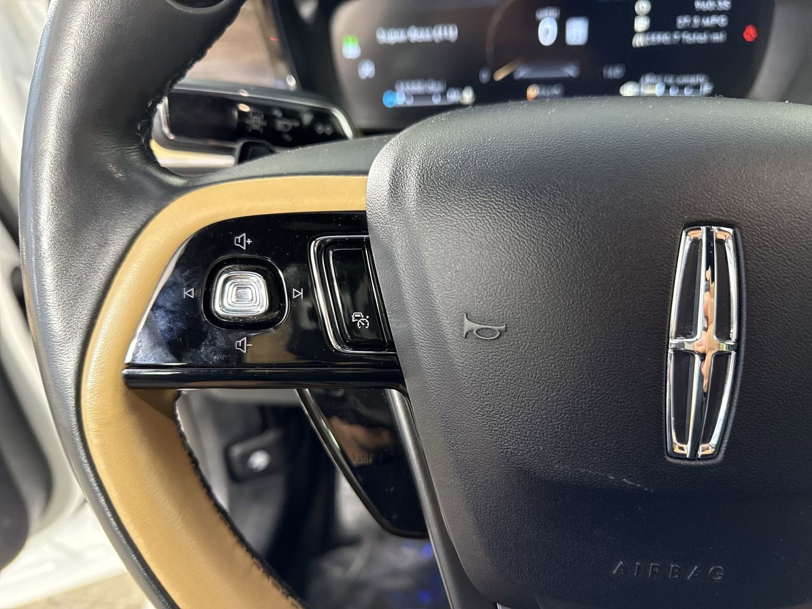 Used 2021 Lincoln Corsair Reserve w/ Equipment Group 201A image 12