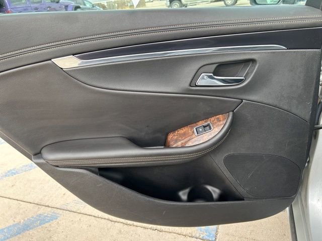 Used 2015 Chevrolet Impala LT w/ Convenience Package image 18