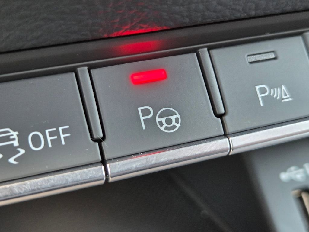 Used 2024 Audi Q5 2.0T Prestige AWD/4WD image 21