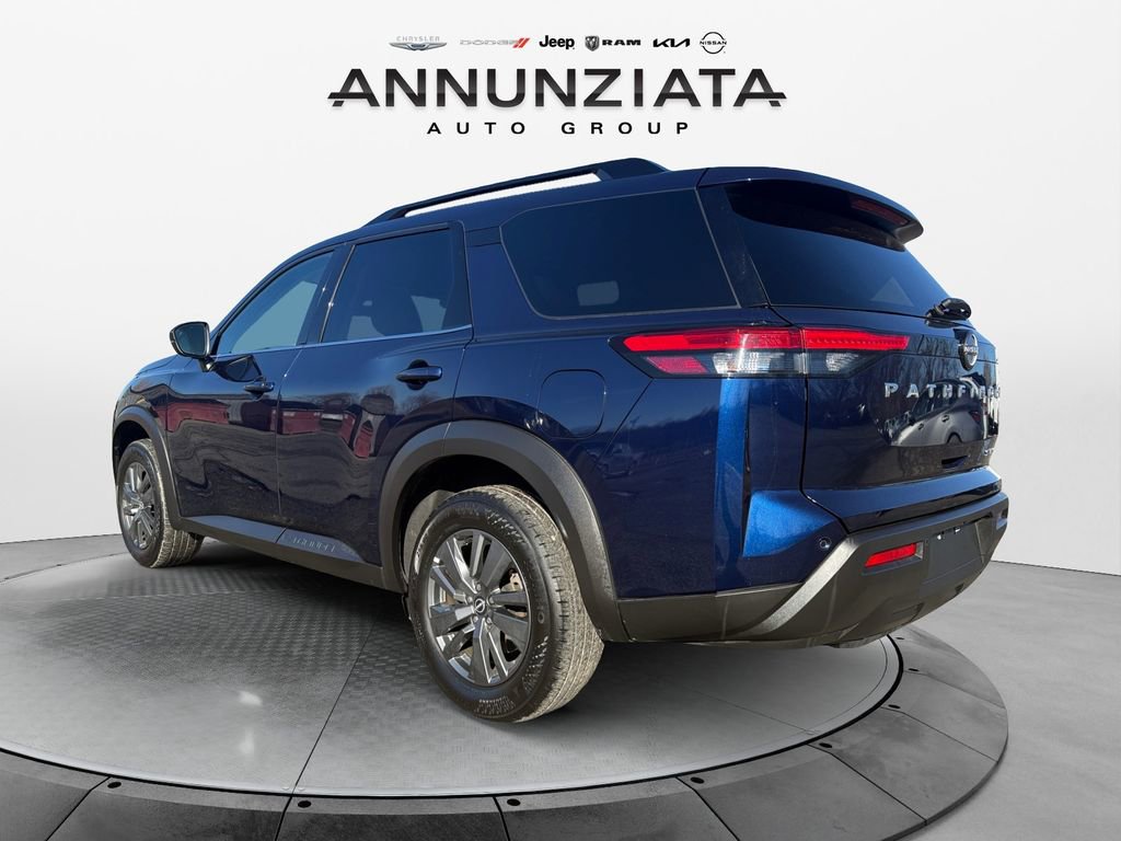 Certified 2024 Nissan Pathfinder SV image 3