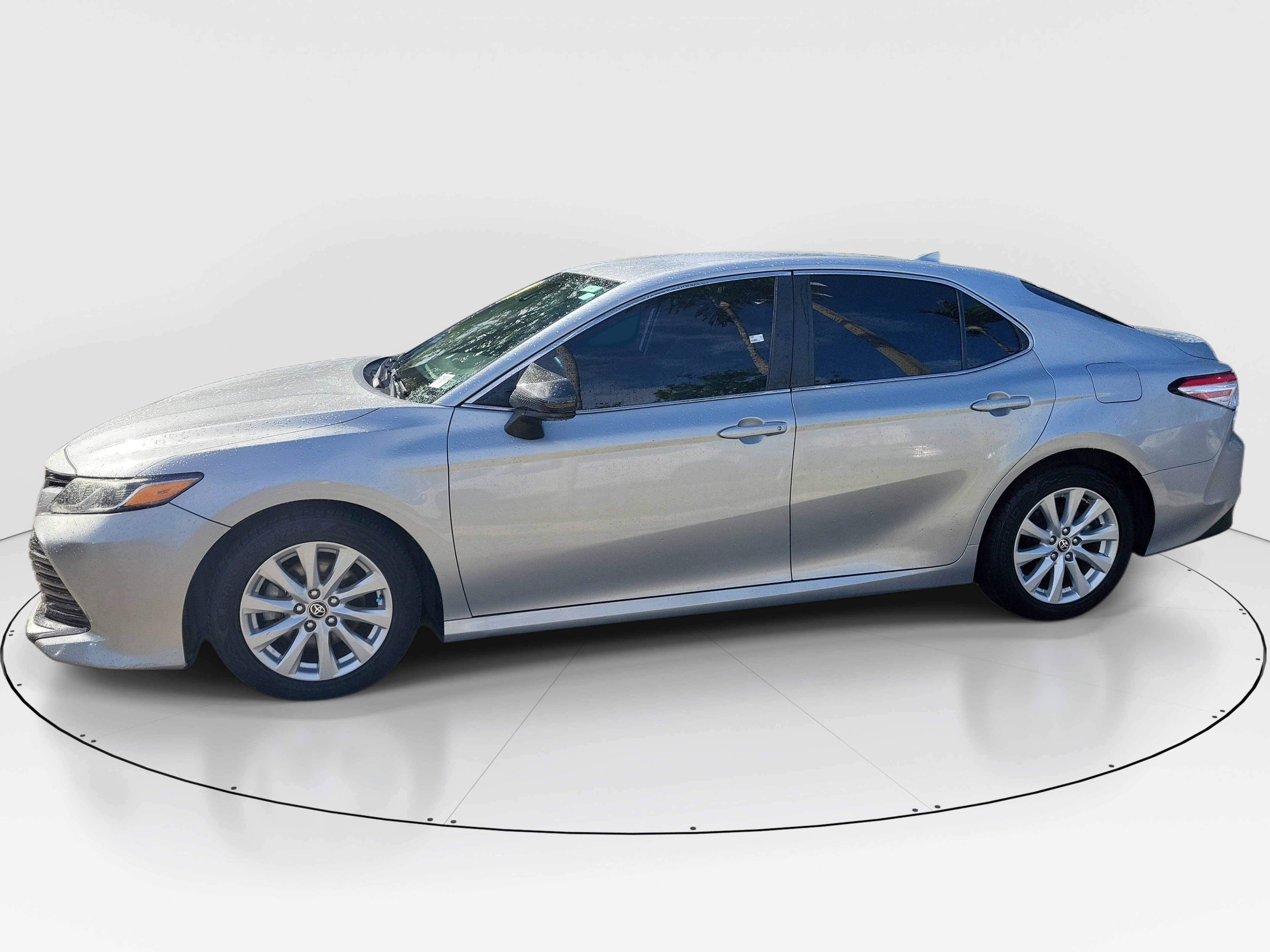 Used 2020 Toyota Camry LE FWD image 4