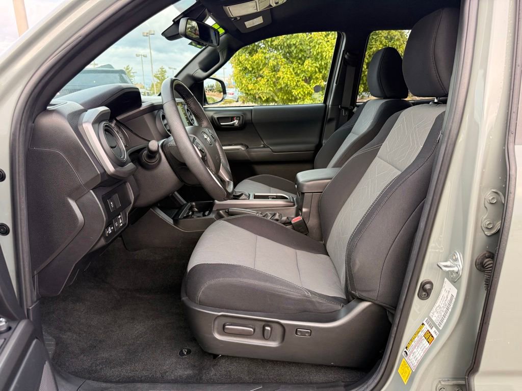 Used 2023 Toyota Tacoma TRD Sport AWD/4WD image 12
