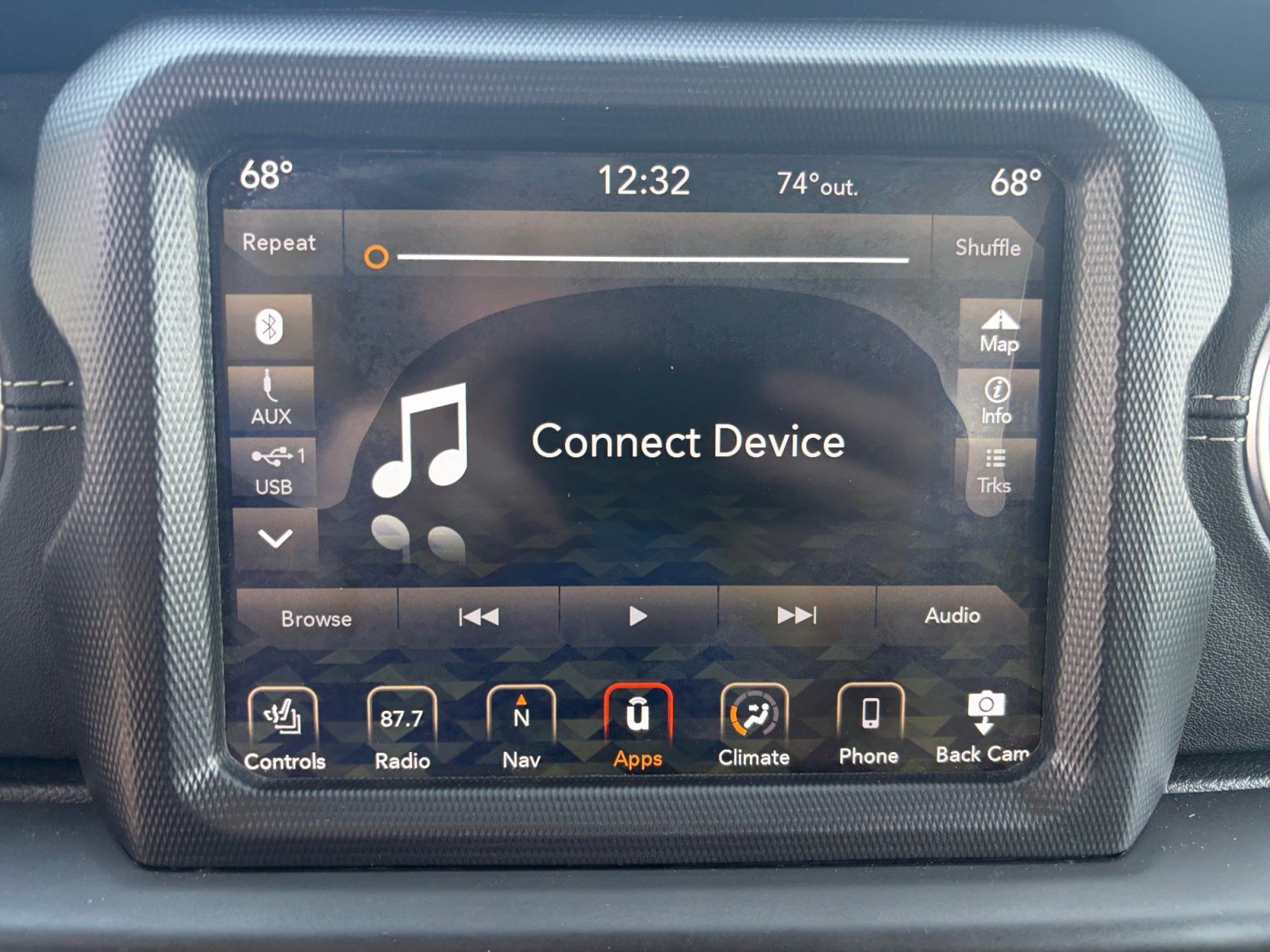 Used 2018 Jeep Wrangler Unlimited Sahara w/ Uconnect 4C Nav & Sound Group AWD/4WD image 20