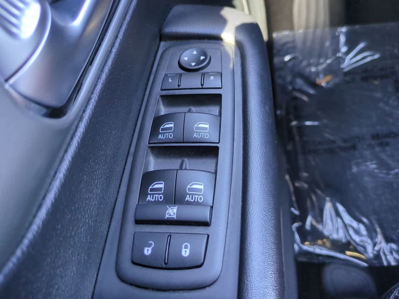 Used 2025 Chrysler Pacifica Select FWD image 23