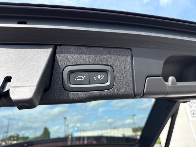 Used 2025 Volvo XC60 B5 Core AWD/4WD image 10