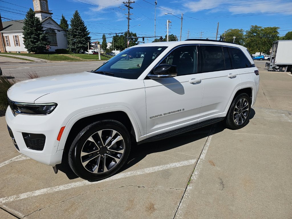 Certified 2025 Jeep Grand Cherokee Overland w/ Adv Protech Group III AWD/4WD image 9