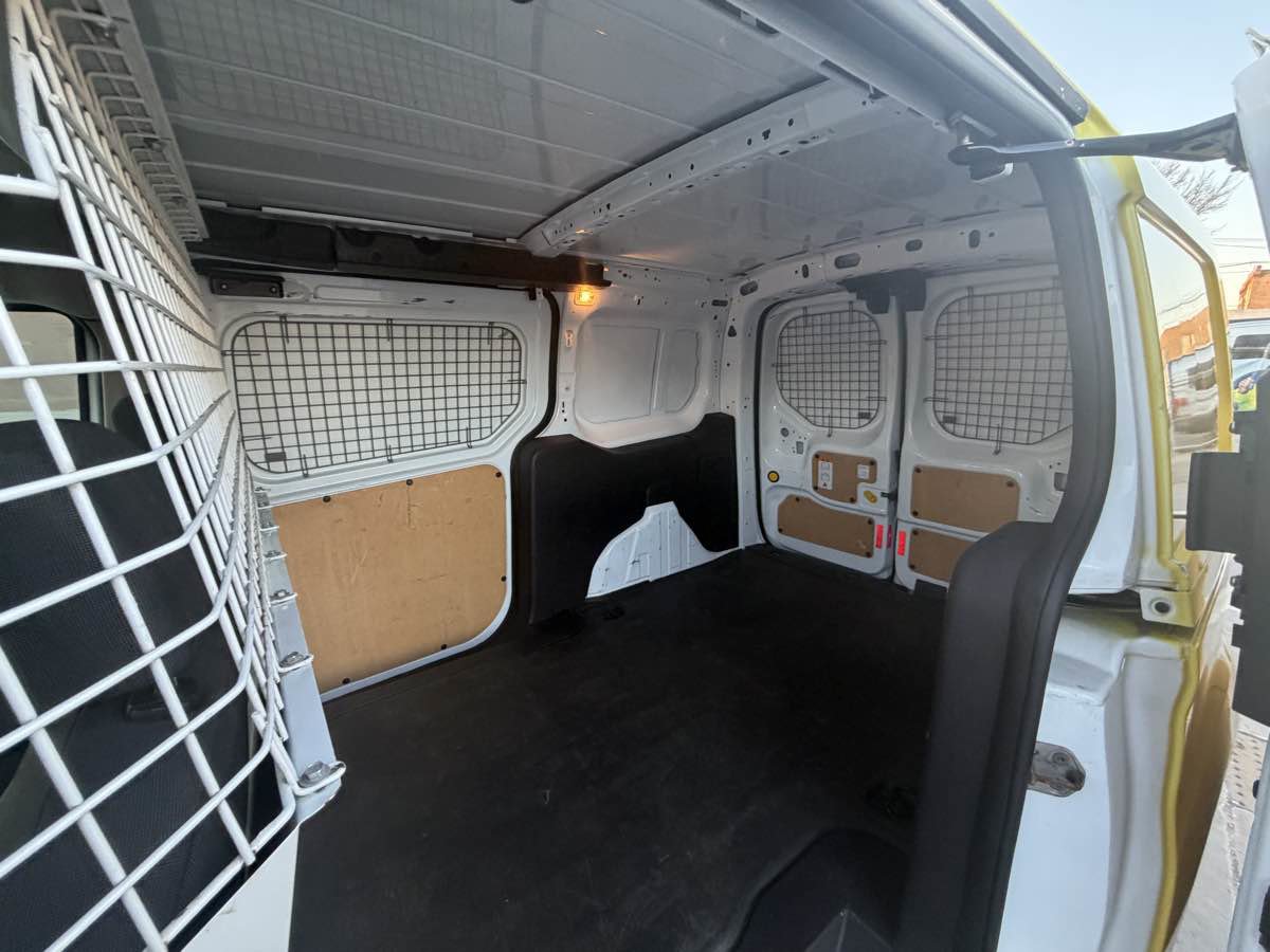 Used 2015 Ford Transit Connect XLT image 15