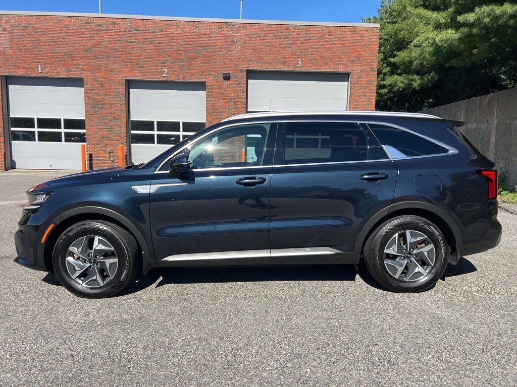 Certified 2022 Kia Sorento S image 2