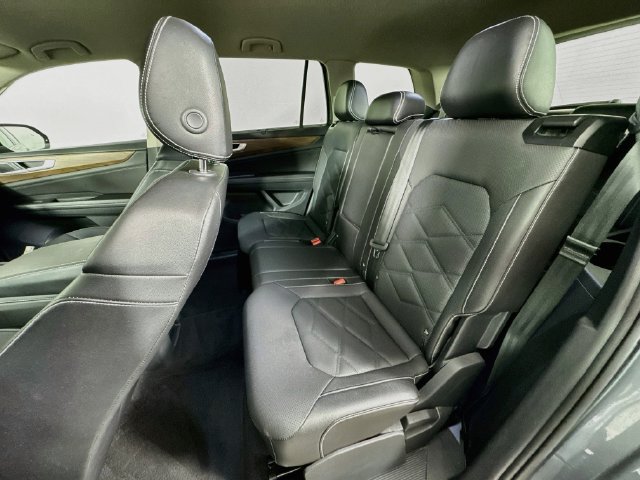 Used 2025 Volkswagen Atlas SE AWD/4WD image 22