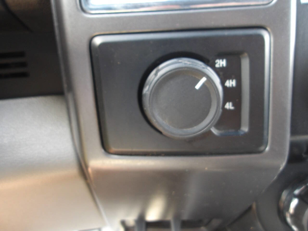 Used 2015 Ford F150 XLT w/ Equipment Group 302A Luxury AWD/4WD image 12