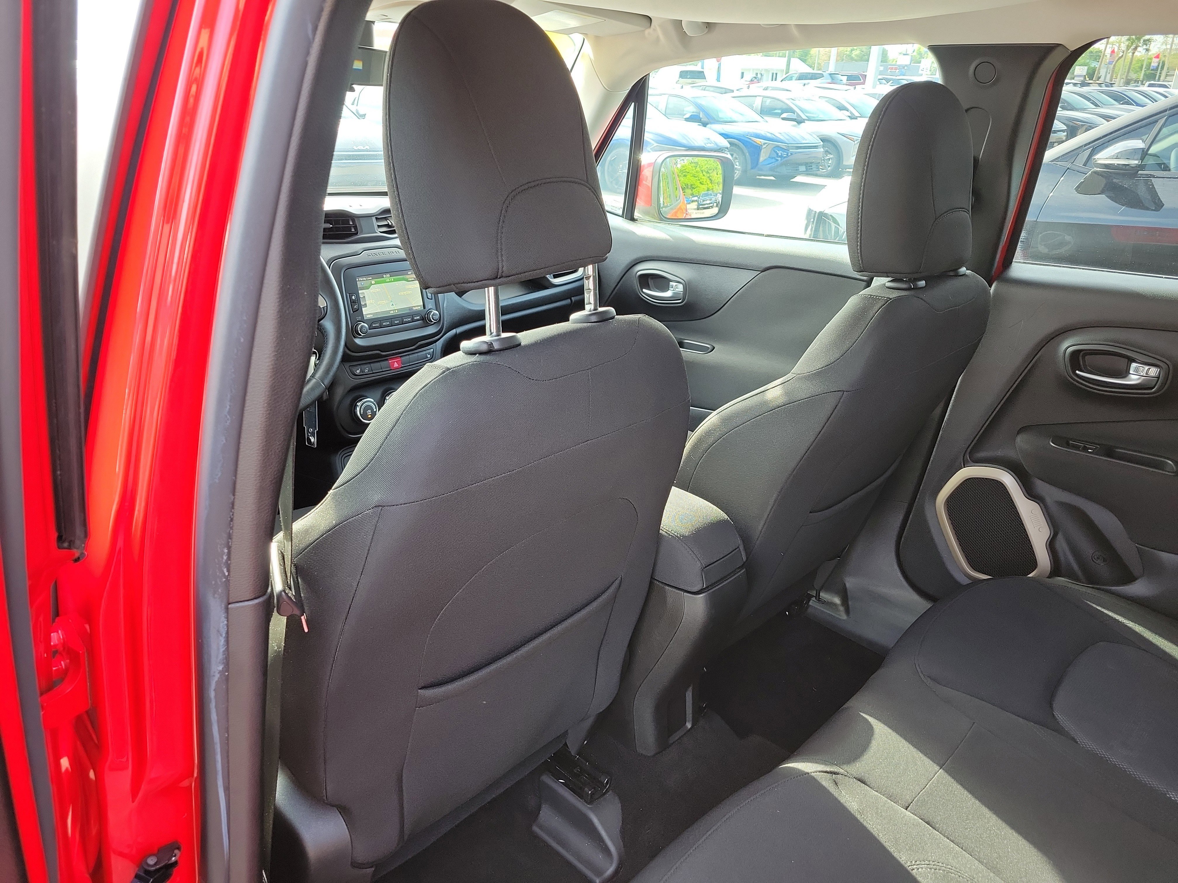 Used 2015 Jeep Renegade Latitude w/ Cold Weather Group II image 16