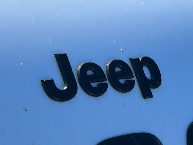 Used 2016 Jeep Cherokee Sport FWD image 9