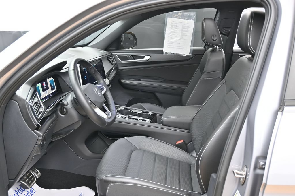 Used 2025 Volkswagen Atlas Cross Sport SEL R-Line AWD/4WD image 18
