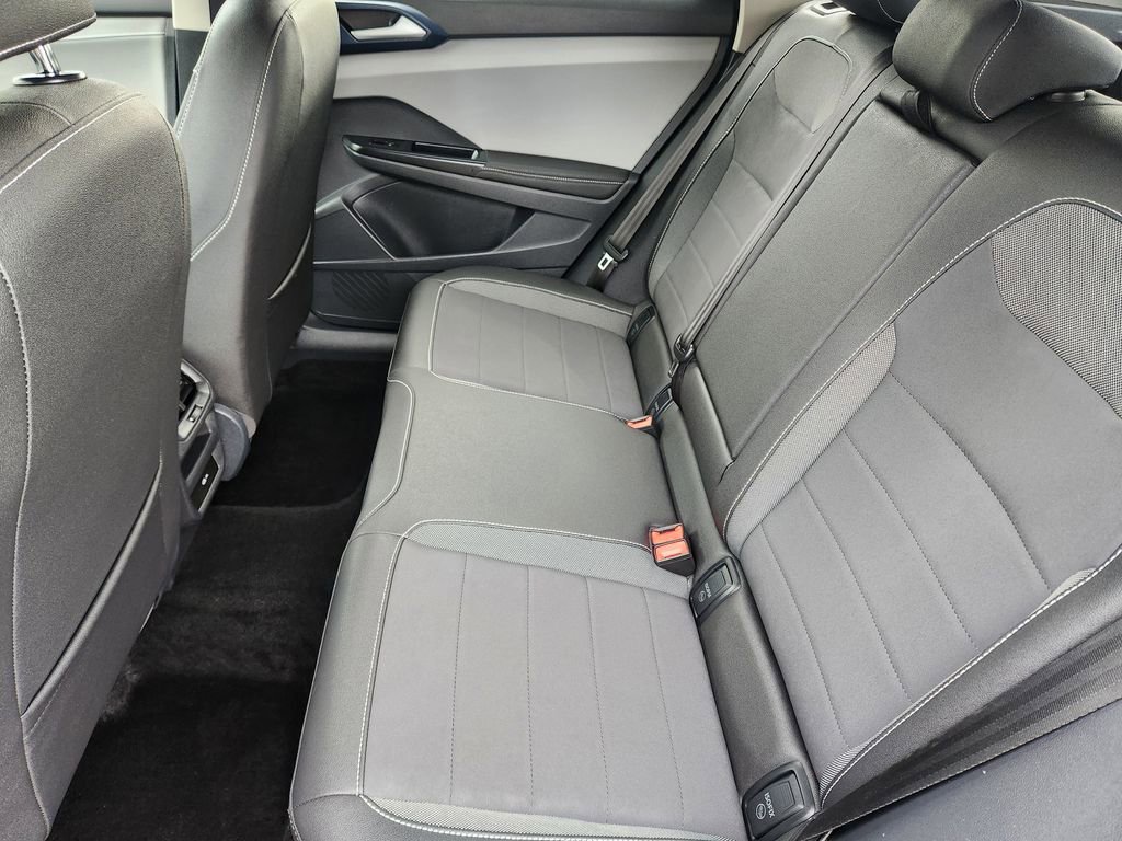 Certified 2024 Volkswagen Taos SE image 11
