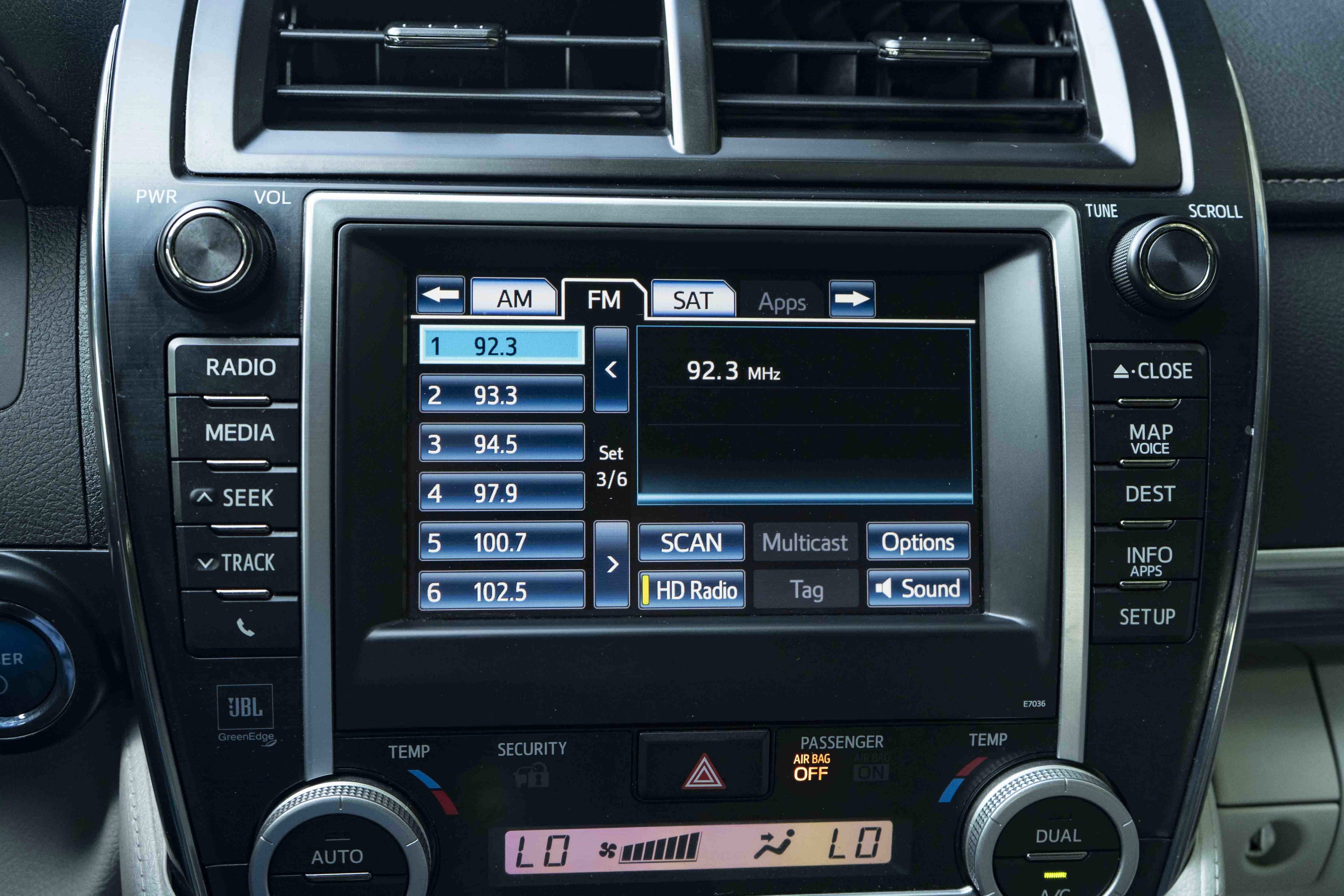 Used 2012 Toyota Camry XLE w/ Leather Pkg FWD image 32
