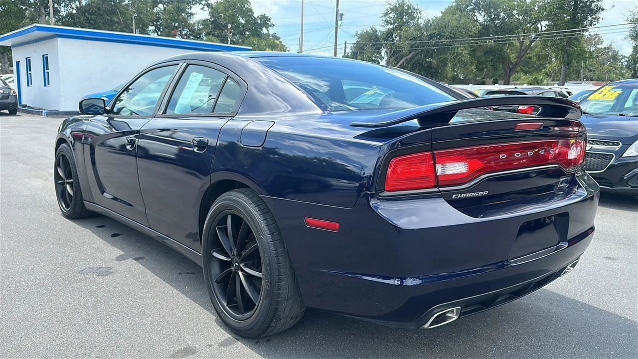 Used 2014 Dodge Charger SE RWD image 10