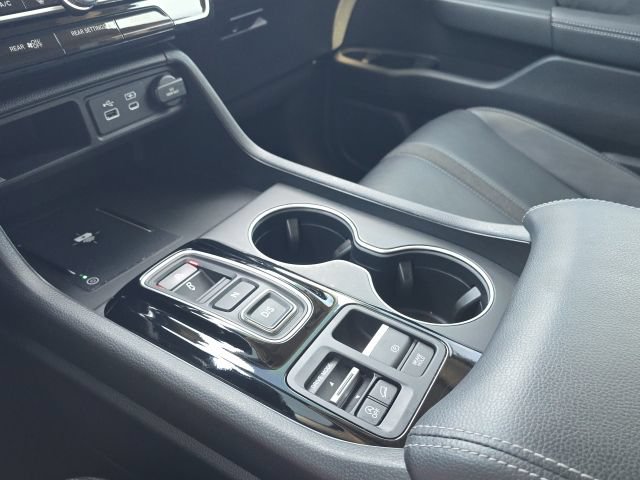 Used 2025 Honda Pilot Touring image 39