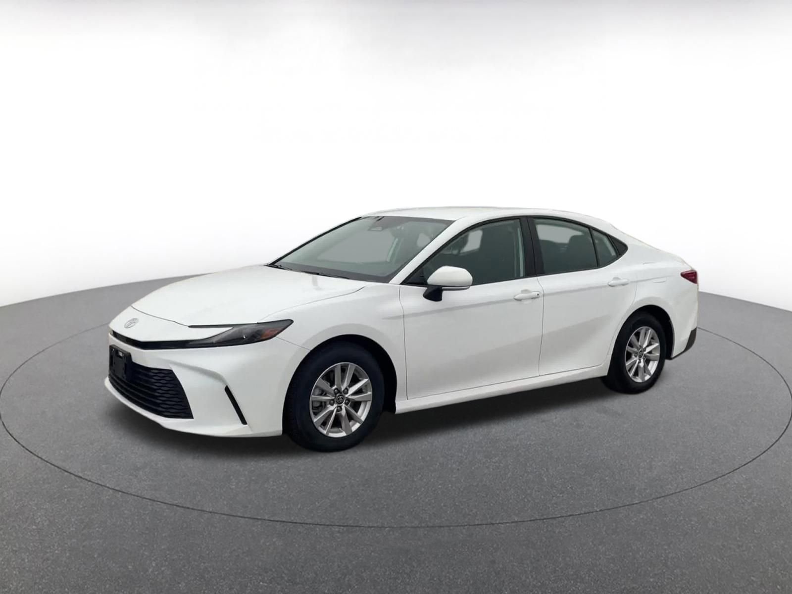 Used 2025 Toyota Camry LE image 8