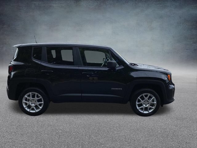 Used 2023 Jeep Renegade Latitude AWD/4WD image 5