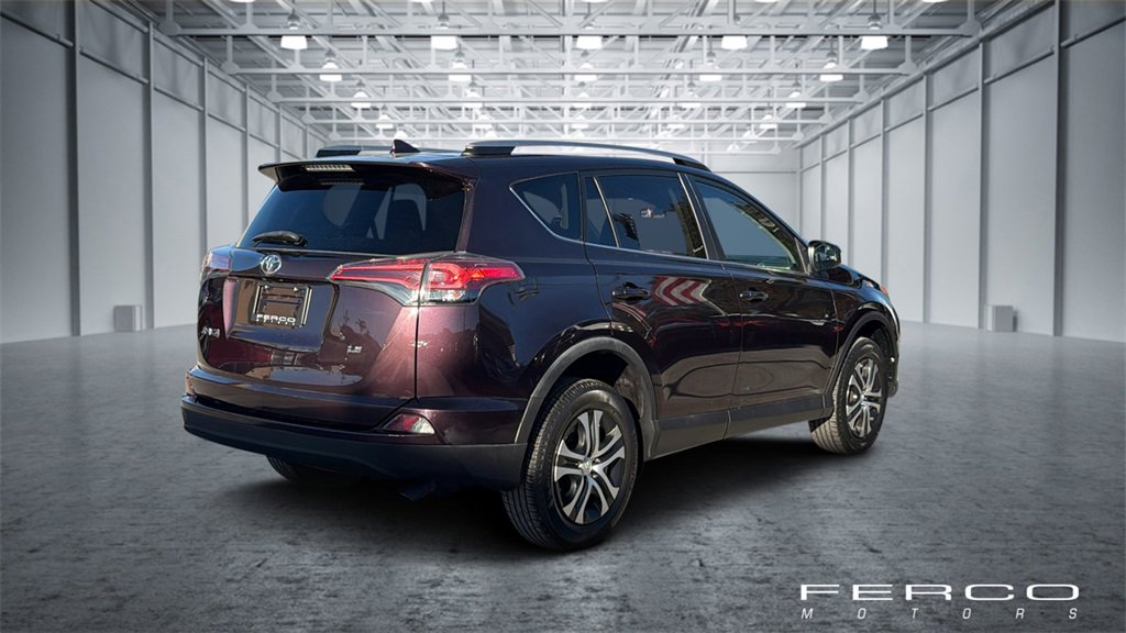 Used 2018 Toyota RAV4 LE image 5