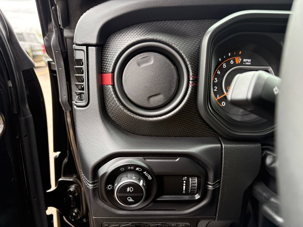 Certified 2025 Jeep Gladiator Rubicon w/ Convenience Group AWD/4WD image 19