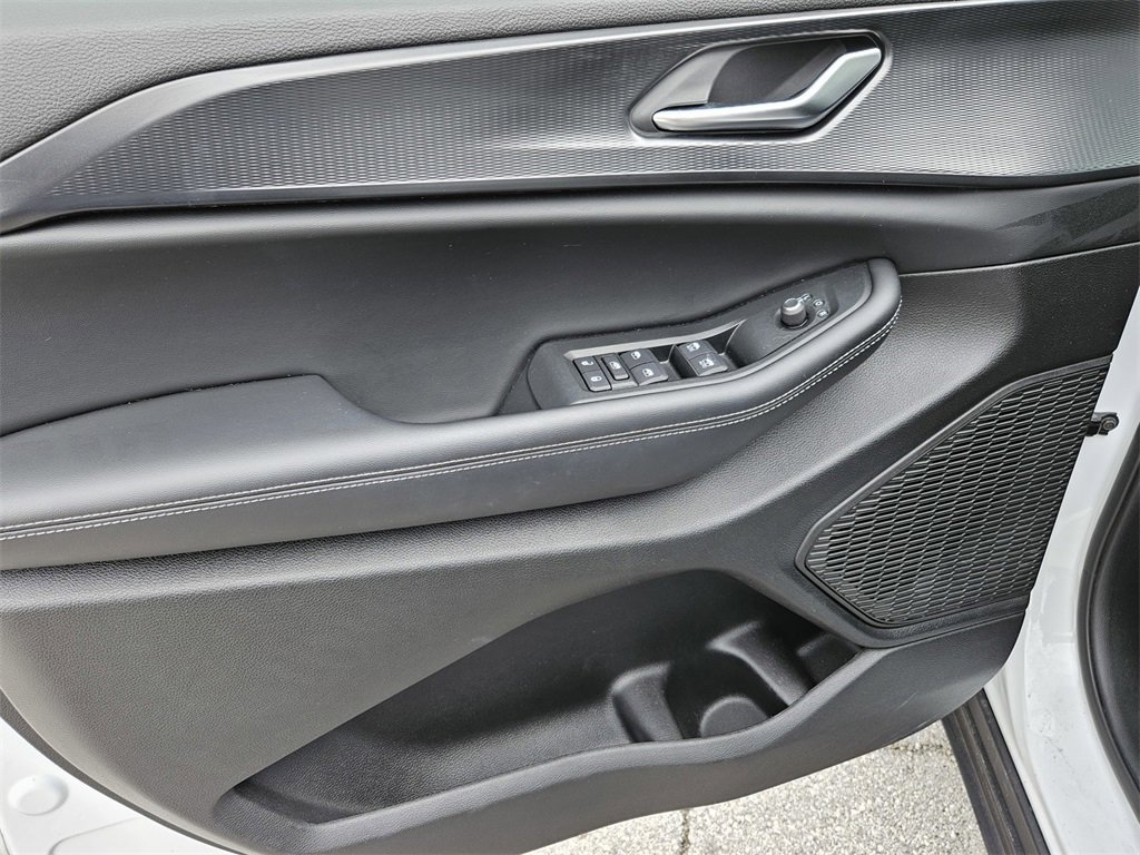 Used 2024 Jeep Grand Cherokee Altitude image 12