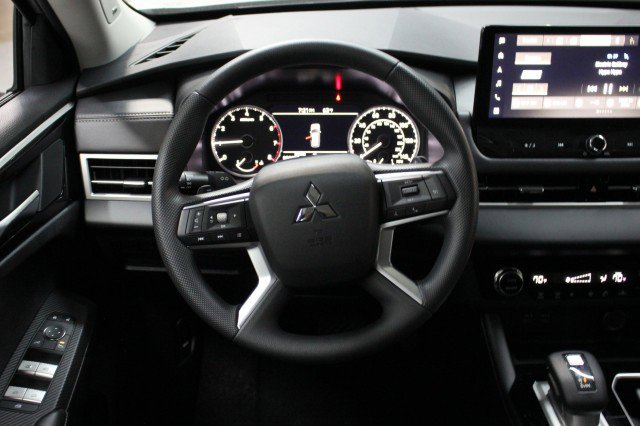 New 2025 Mitsubishi Outlander ES image 23