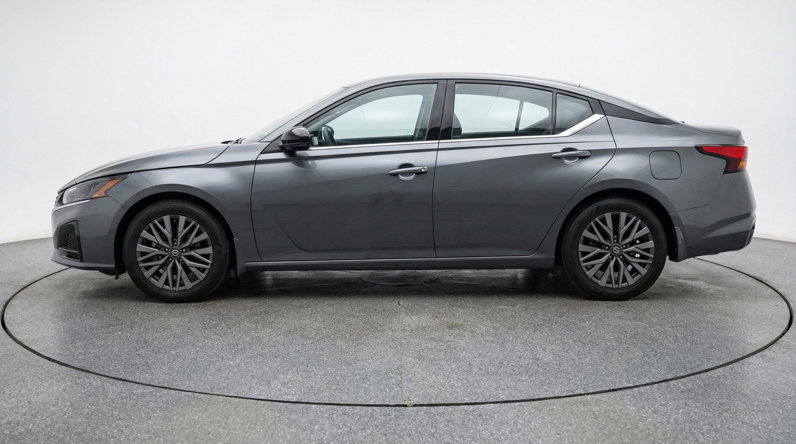 Used 2025 Nissan Altima 2.5 SV image 5